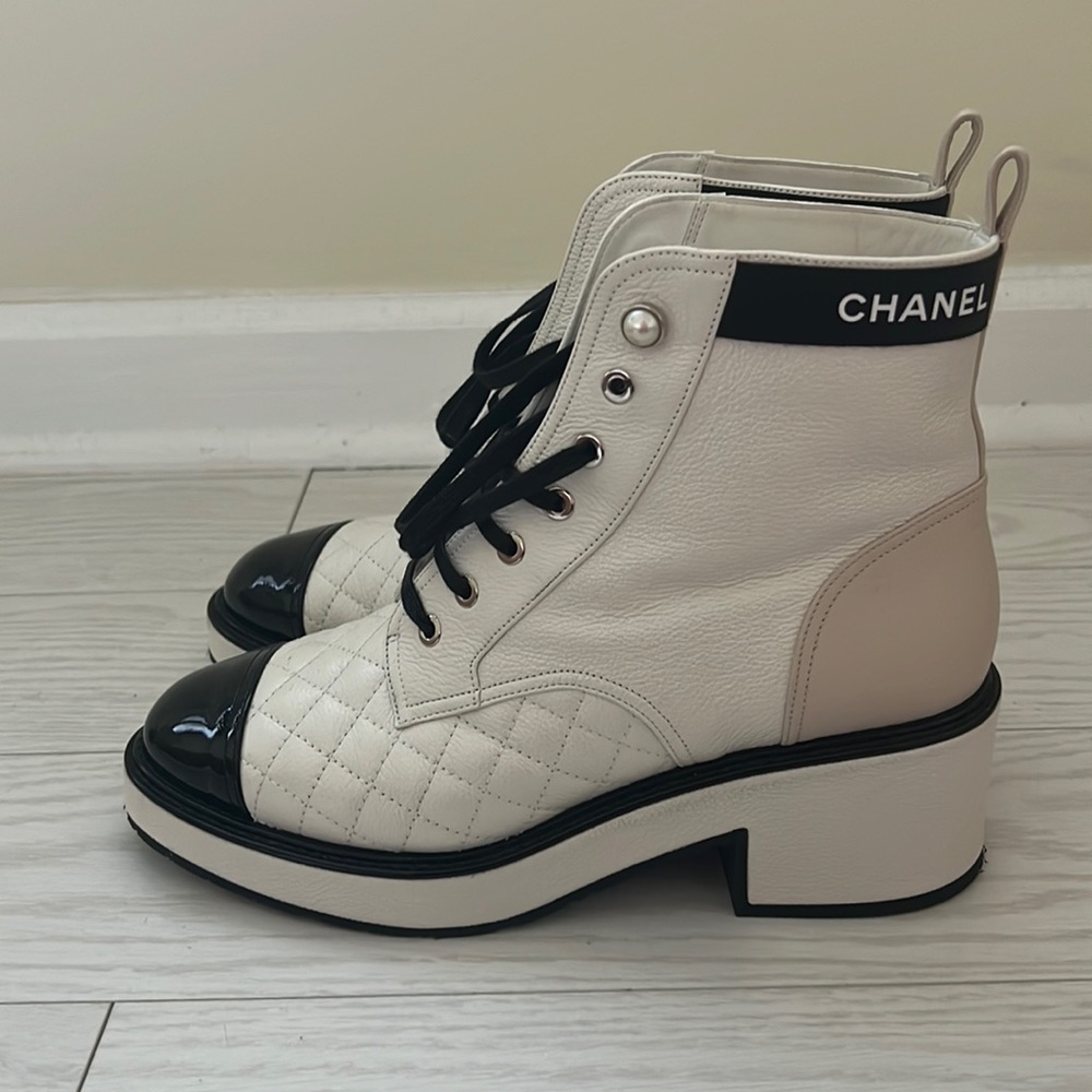 CHANEL BOOTS - 2022 COLLECTION LIKE NEW